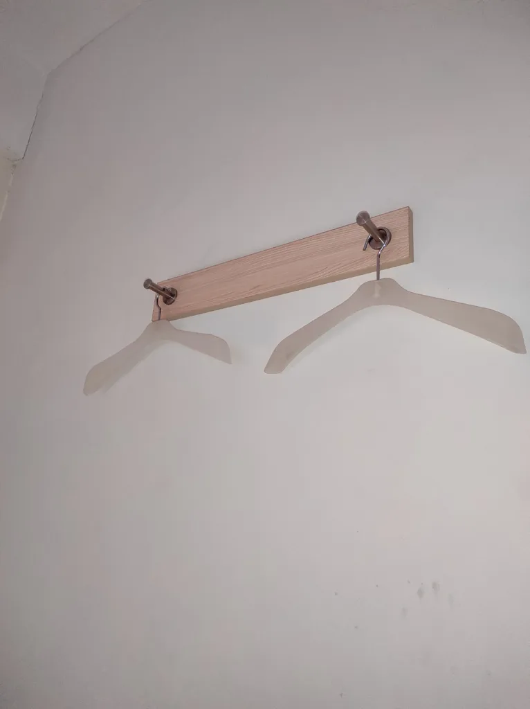 gantungan baju whiz prime hotel