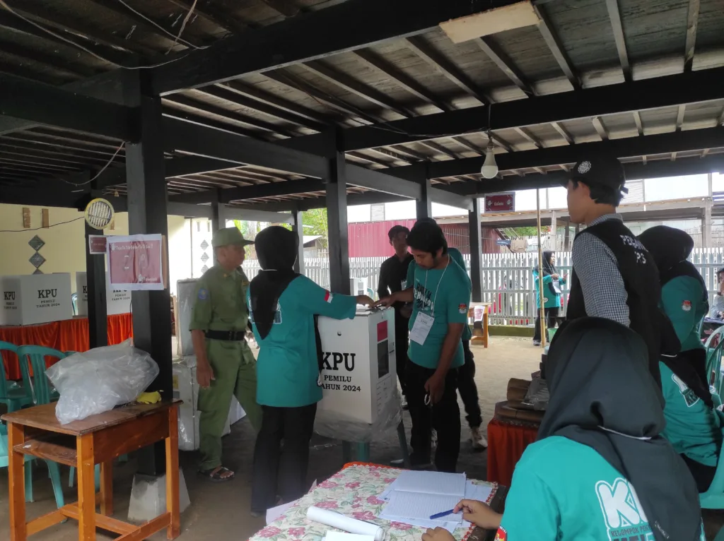 Suasana di TPS