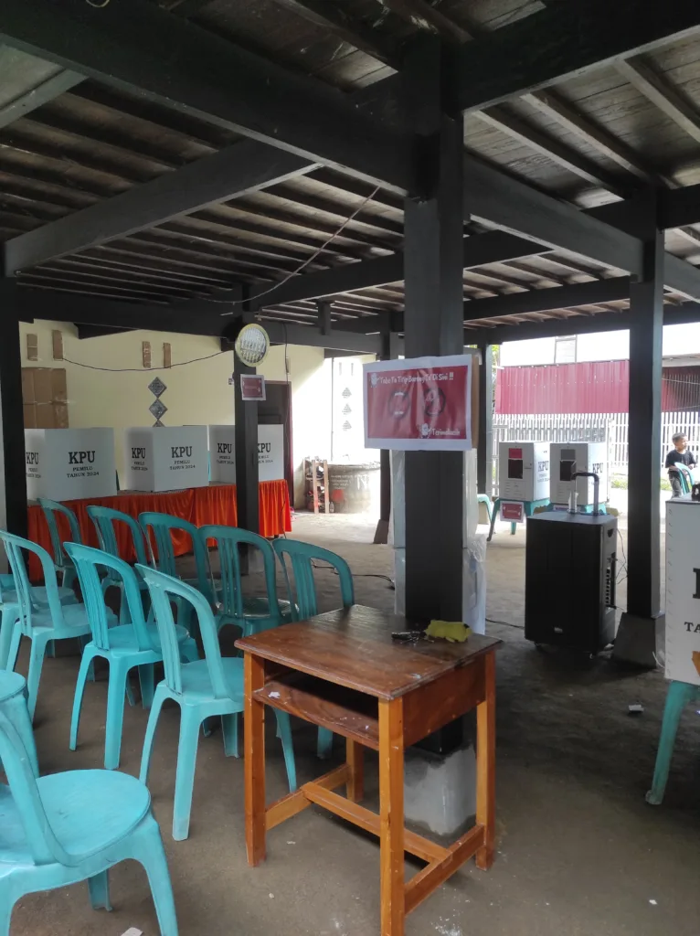 suasana tempat pemungutan suara